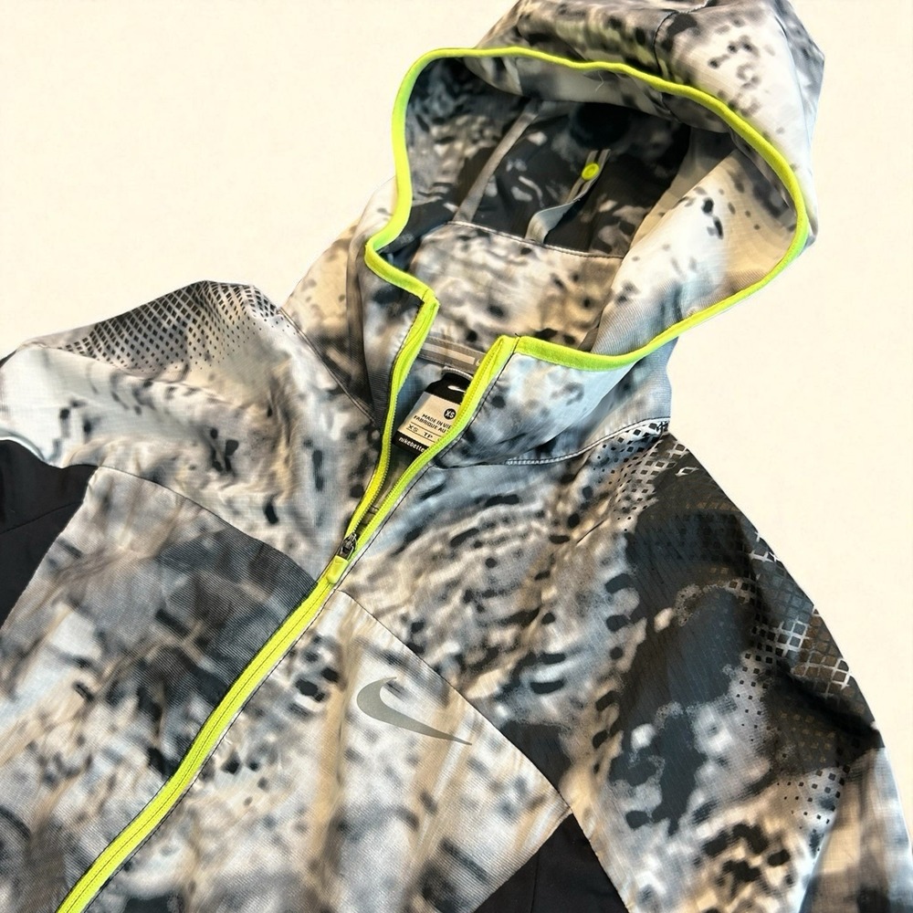 Nike Womens Running Jacket XS Trail Kiger Hooded Full Zip‎ Reflective Gray Neon